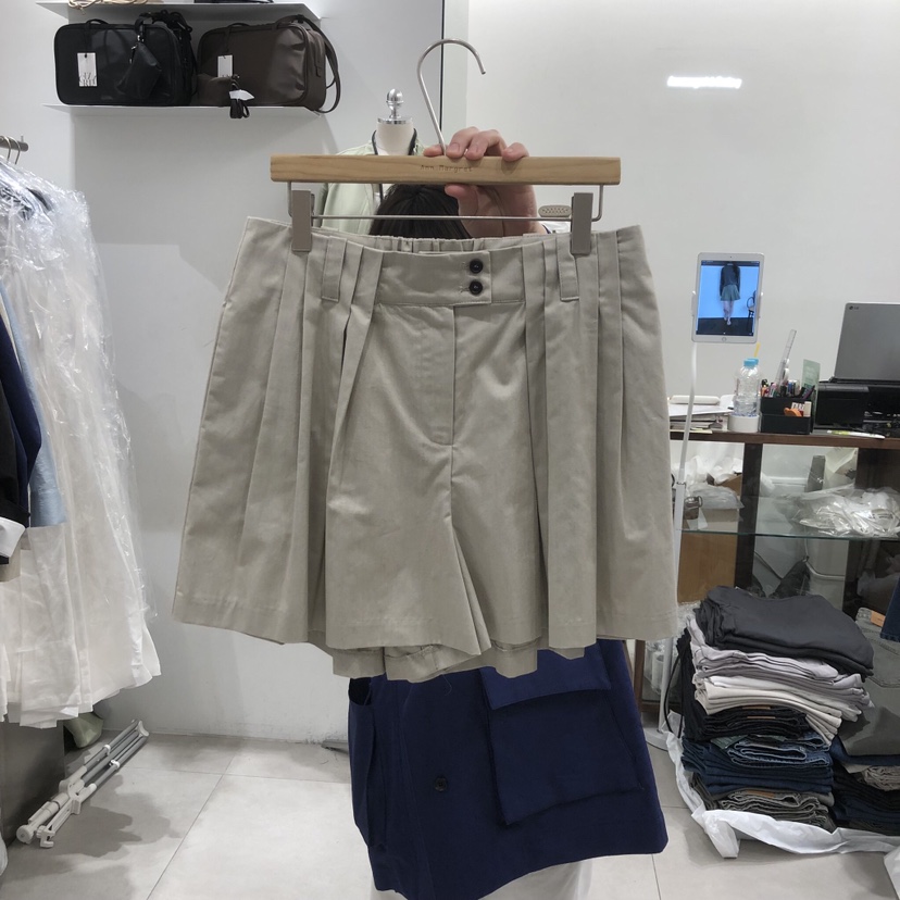 ANN MARGRET韓國直郵實拍女裝新品人氣短褲褶皺GRETA.Y短褲圖色1