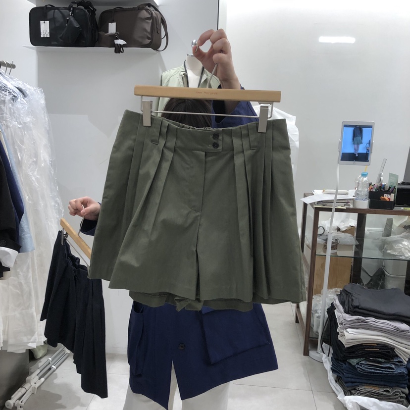 ANN MARGRET韓國直郵實拍女裝新品人氣短褲褶皺GRETA.Y短褲圖色2
