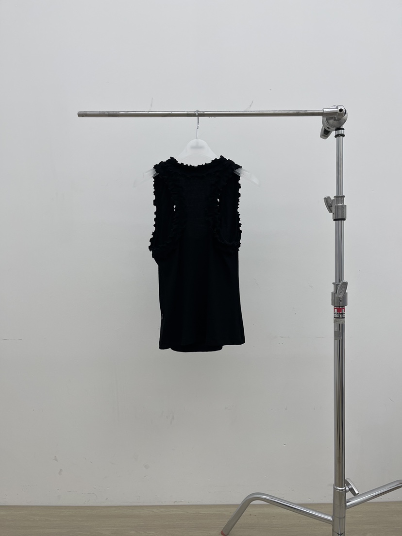 ATMOSPHERE韓國東大門代購女裝新品熱賣吊帶背心荷葉邊羅紋ATMOSPHERE/BLING吊帶/背心圖色3黑