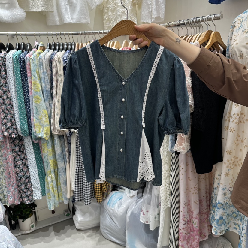 BIKINI韓國代購女裝新款時尚26春夏真品襯衫蕾絲衫蕾絲鏤空BIKINI襯衫/蕾絲衫圖色2