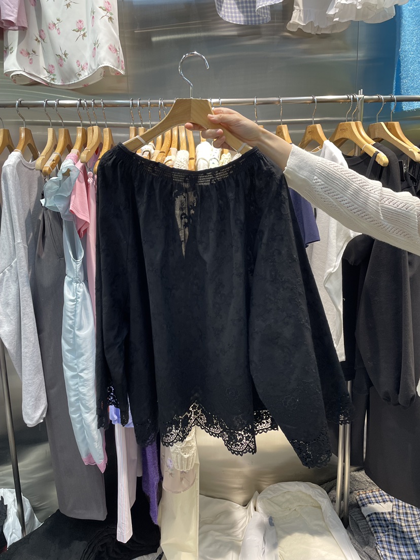 MENDL S韓國東大門直郵女裝新款熱賣推薦襯衫蕾絲衫刺繡MENDL S襯衫/蕾絲衫