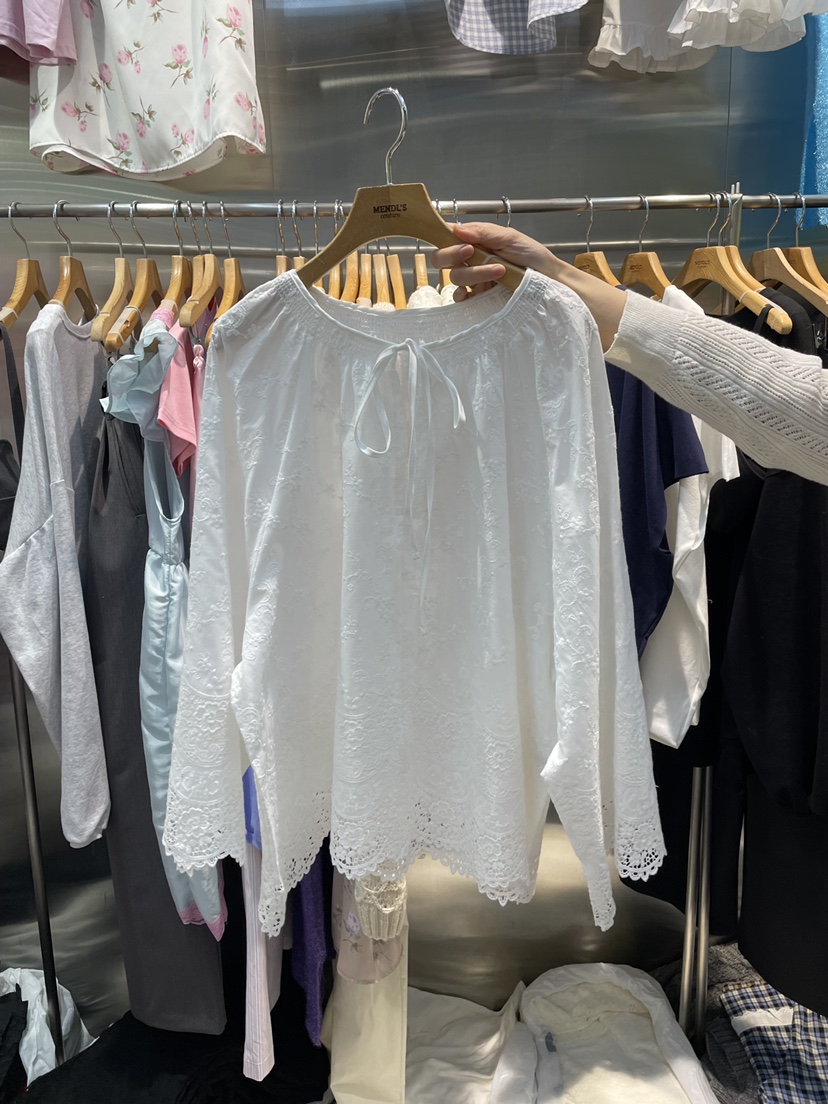 MENDL S韓國東大門直郵女裝新款熱賣推薦襯衫蕾絲衫刺繡MENDL S襯衫/蕾絲衫圖色1