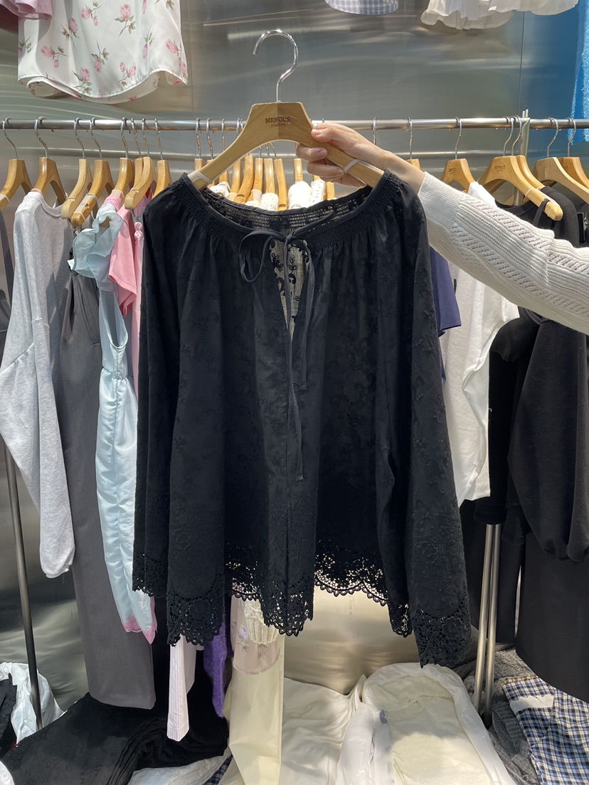 MENDL S韓國東大門直郵女裝新款熱賣推薦襯衫蕾絲衫刺繡MENDL S襯衫/蕾絲衫圖色2