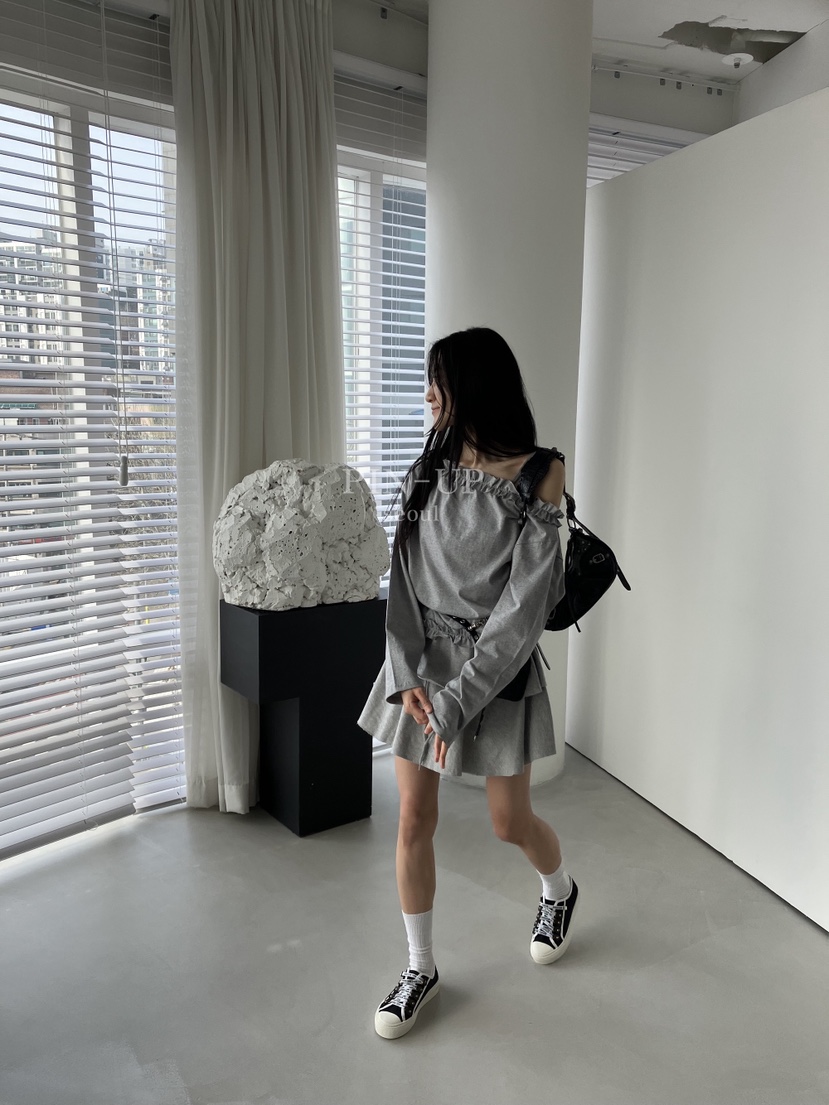 PIN-UP韓國代購女裝新款26春夏職業人氣推薦長袖T恤荷葉邊PIN-UP長袖T恤