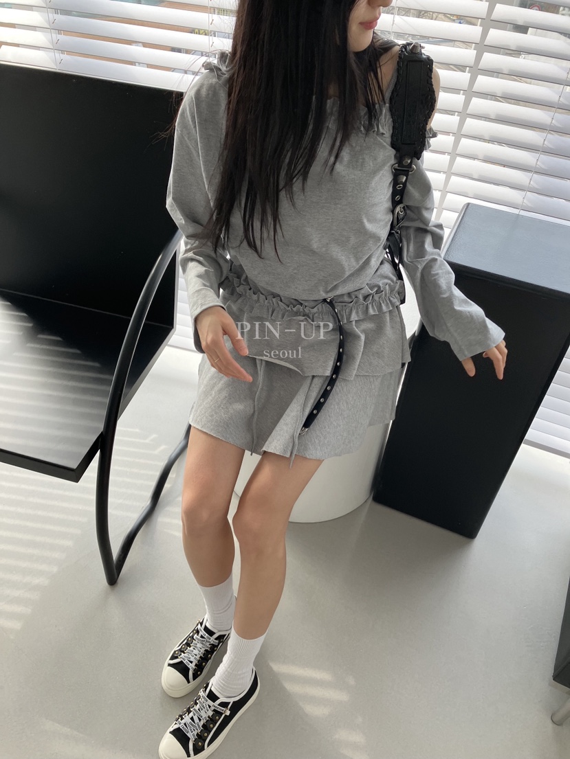 PIN-UP韓國代購女裝新款26春夏職業人氣推薦長袖T恤荷葉邊PIN-UP長袖T恤