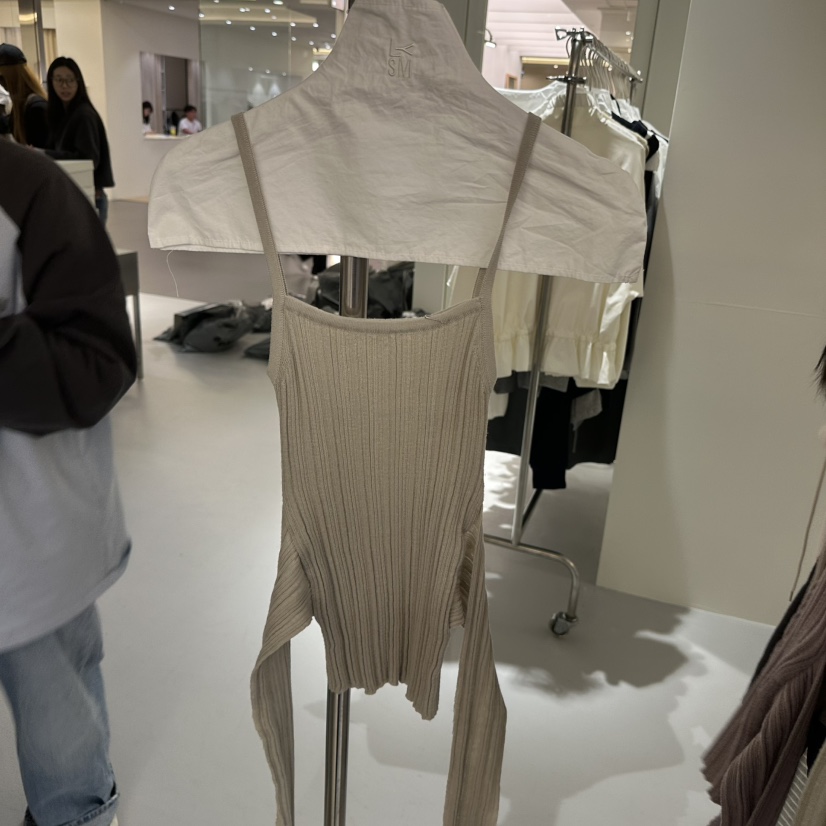 LOVE YOU SO MUCH/MORE THAN YESTERDAY韓國直郵女士新品時尚吊帶背心LYSM/MORE THAN YESTERDAY吊帶/背心圖色2