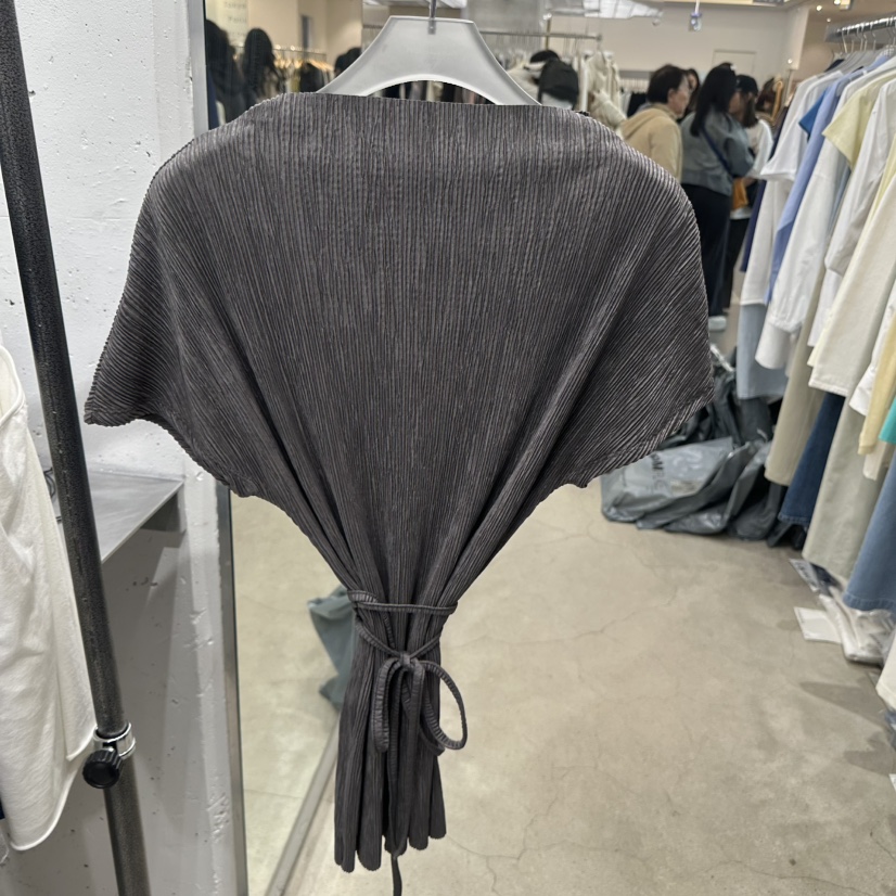 HELVETICA韓國直郵女裝新款熱賣休閑26春夏時尚T恤含腰繩HELVETICAT恤圖色3