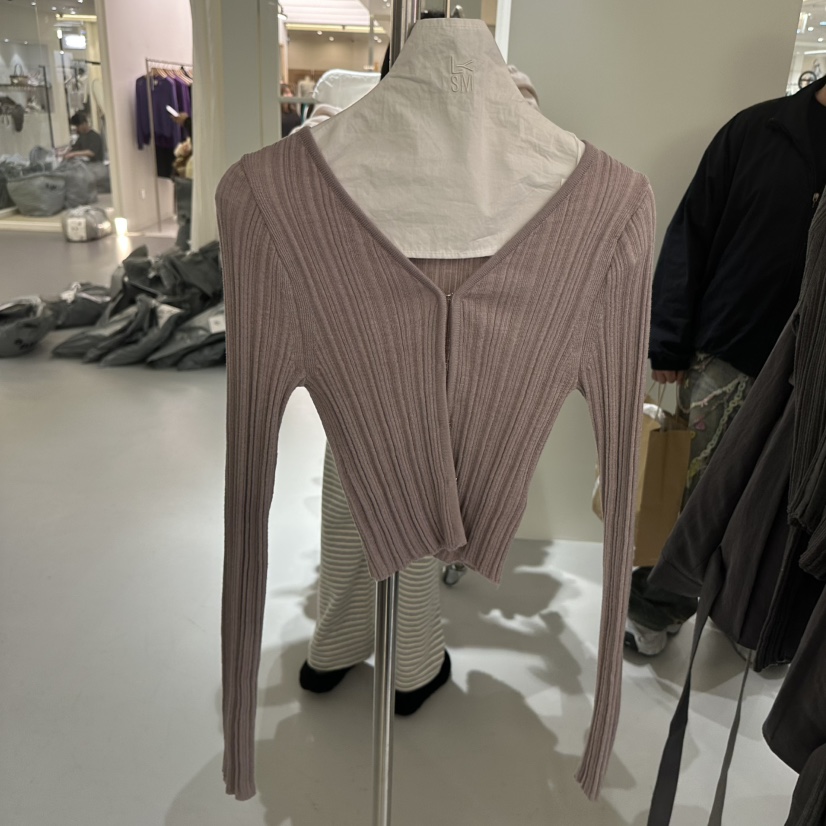 LOVE YOU SO MUCH/MORE THAN YESTERDAY韓國東大門直郵女裝新款職業針織衫LYSM/MORE THAN YESTERDAY針織衫圖色3