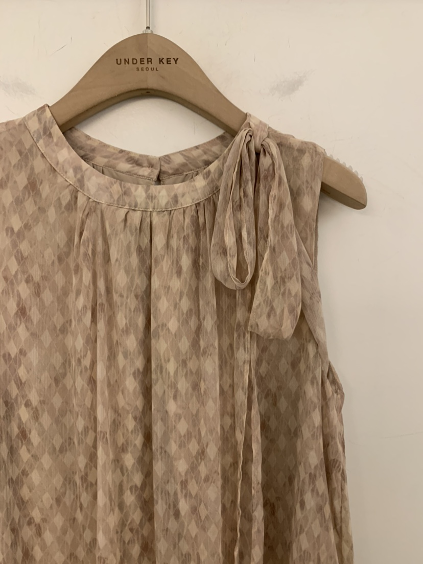 UNDER KEY韓國東大門代購女士新款推薦時尚連衣裙荷葉邊UNDER KEY連衣裙