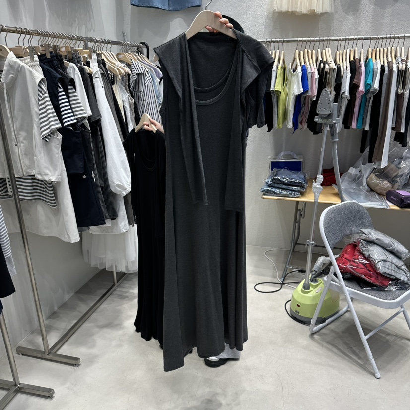 HOT PLACE/DREAM GIRIS/HOT ISSUE韓國代購女士新品推薦連衣裙含圍巾HOT PLACE/DREAM GIRIS/HOT ISSUE連衣裙圖色2墨色