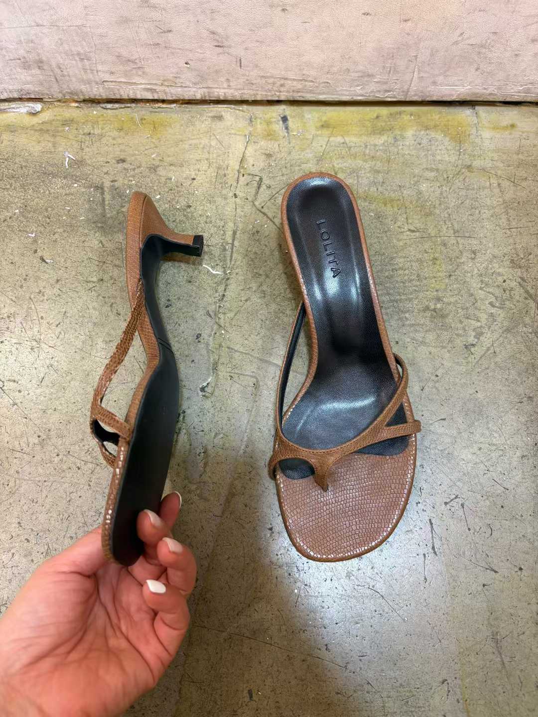 LOLITA韓國東大門直郵女裝新品26春夏熱賣休閑時尚涼鞋拖鞋LOLITA涼鞋/拖鞋