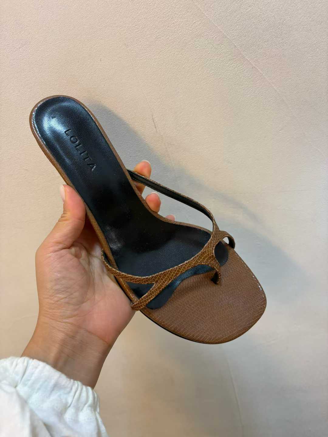 LOLITA韓國東大門直郵女裝新品26春夏熱賣休閑時尚涼鞋拖鞋LOLITA涼鞋/拖鞋