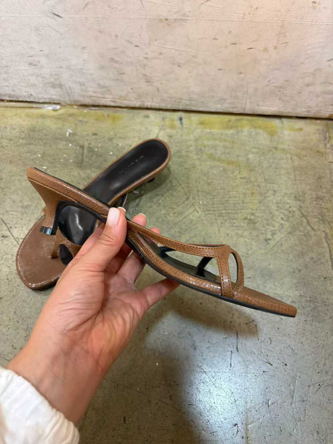 LOLITA韓國東大門直郵女裝新品26春夏熱賣休閑時尚涼鞋拖鞋LOLITA涼鞋/拖鞋