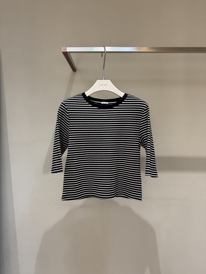 LIMED SPRUCE韓國東大門代購女裝新品推薦熱賣人氣時尚T恤Limed SpruceT恤圖色2黑色