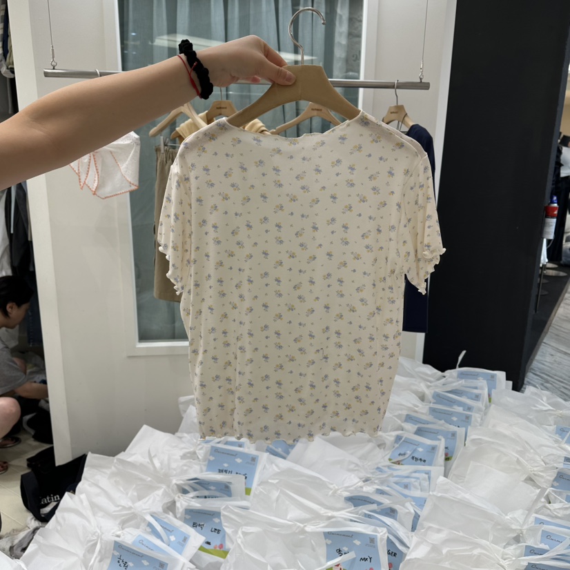 OURMOMENT韓國直郵實拍女士新款職業熱賣人氣時尚26春夏T恤OURMOMENTT恤