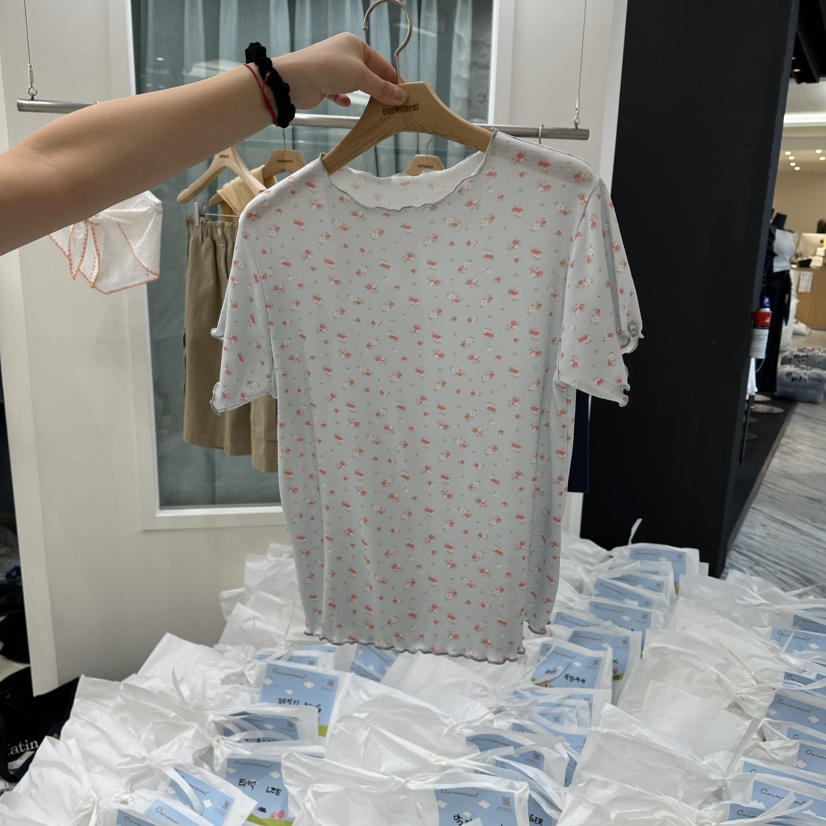 OURMOMENT韓國直郵實拍女士新款職業熱賣人氣時尚26春夏T恤OURMOMENTT恤圖色1