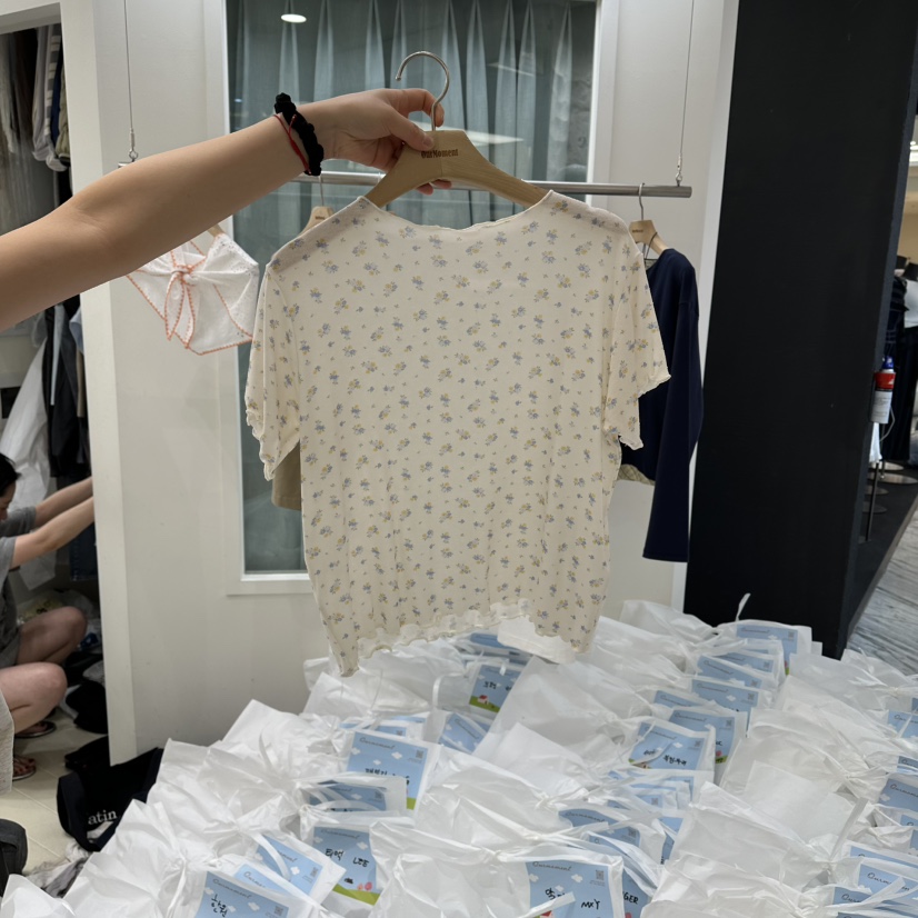 OURMOMENT韓國直郵實拍女士新款職業熱賣人氣時尚26春夏T恤OURMOMENTT恤圖色2