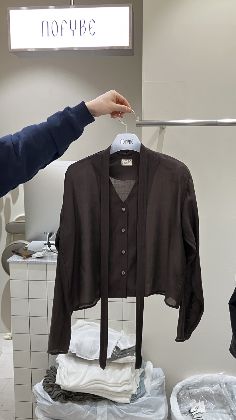 NOFYBE韓國東大門直郵女裝新品熱賣人氣襯衫蕾絲衫含脖帶NOFYBE襯衫/蕾絲衫圖色2