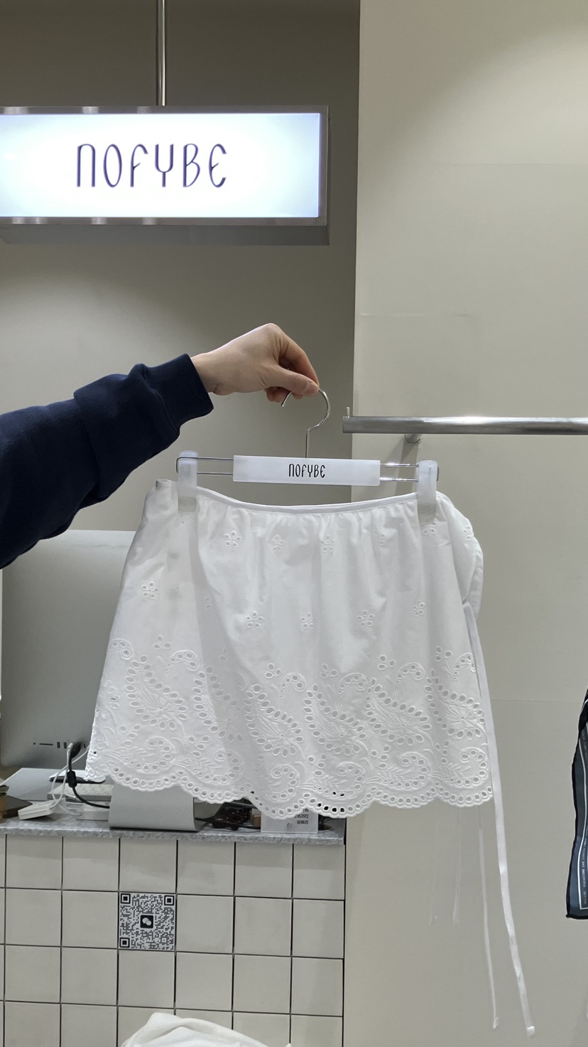 NOFYBE韓國直郵女士新品時尚職業推薦人氣熱賣短裙蕾絲鏤空NOFYBE短裙圖色1