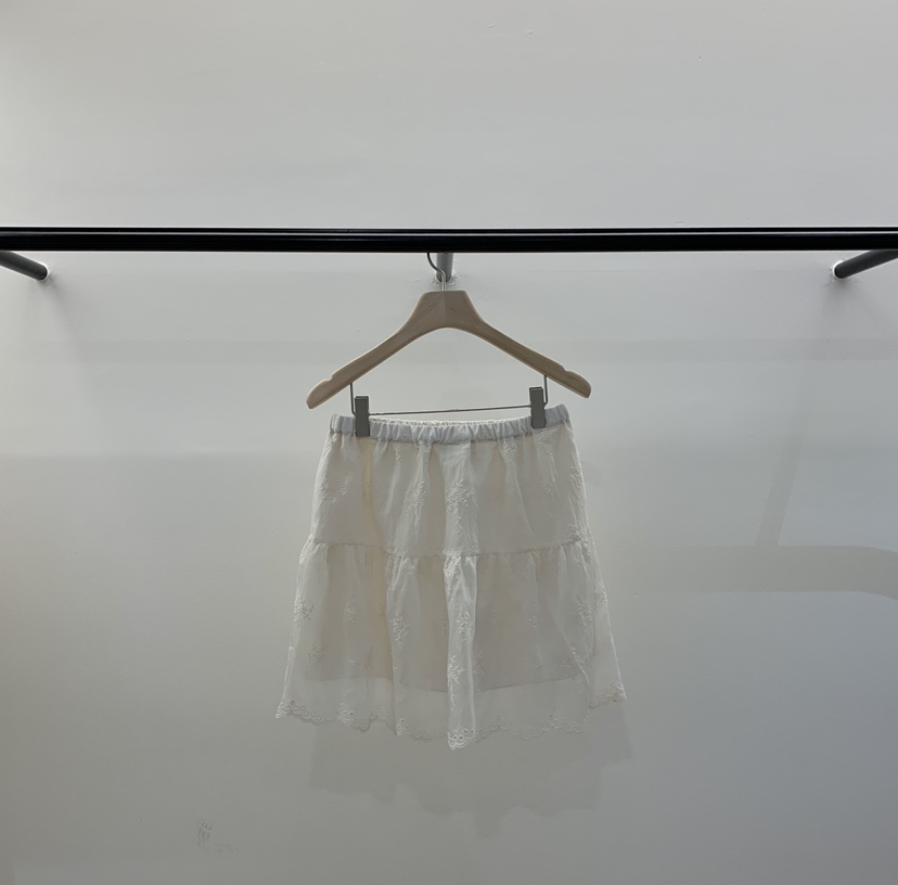 LA CREME韓國代購女裝新品職業推薦熱賣26春夏人氣短裙刺繡LA CREME短裙