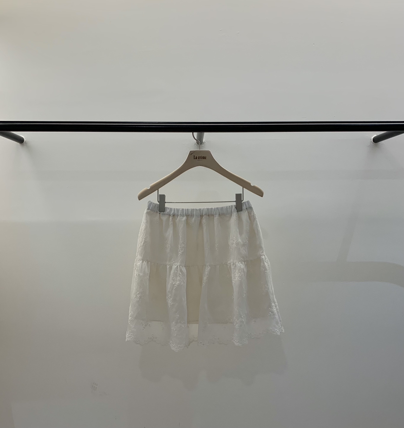 LA CREME韓國代購女裝新品職業推薦熱賣26春夏人氣短裙刺繡LA CREME短裙圖色1