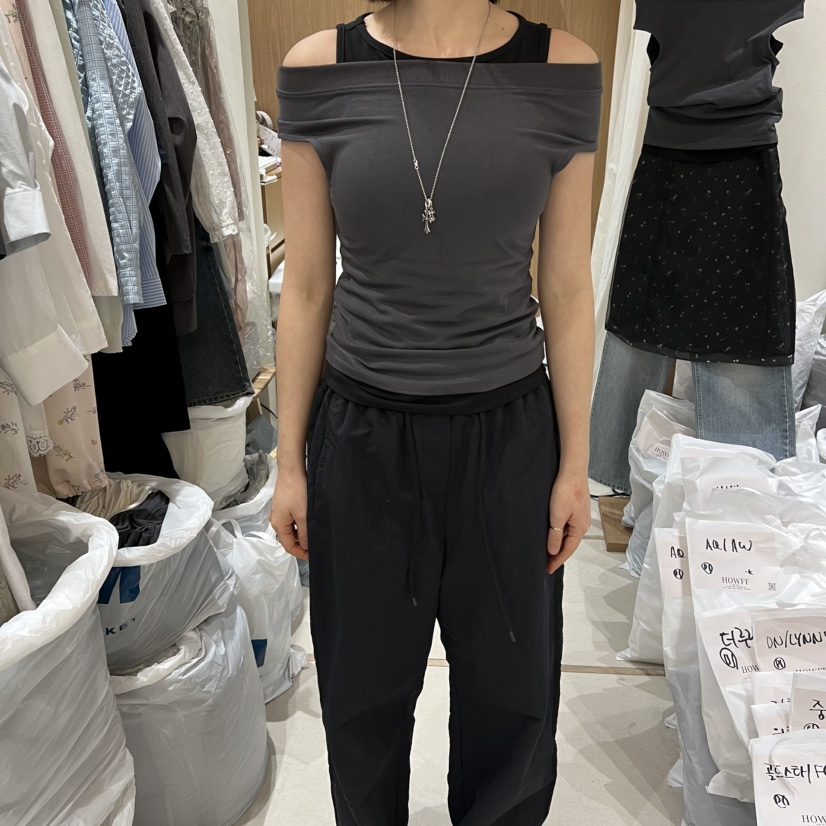 HOWFF韓國直郵女士新款推薦人氣時尚熱賣T恤不含內搭露肩HOWFFT恤圖色3