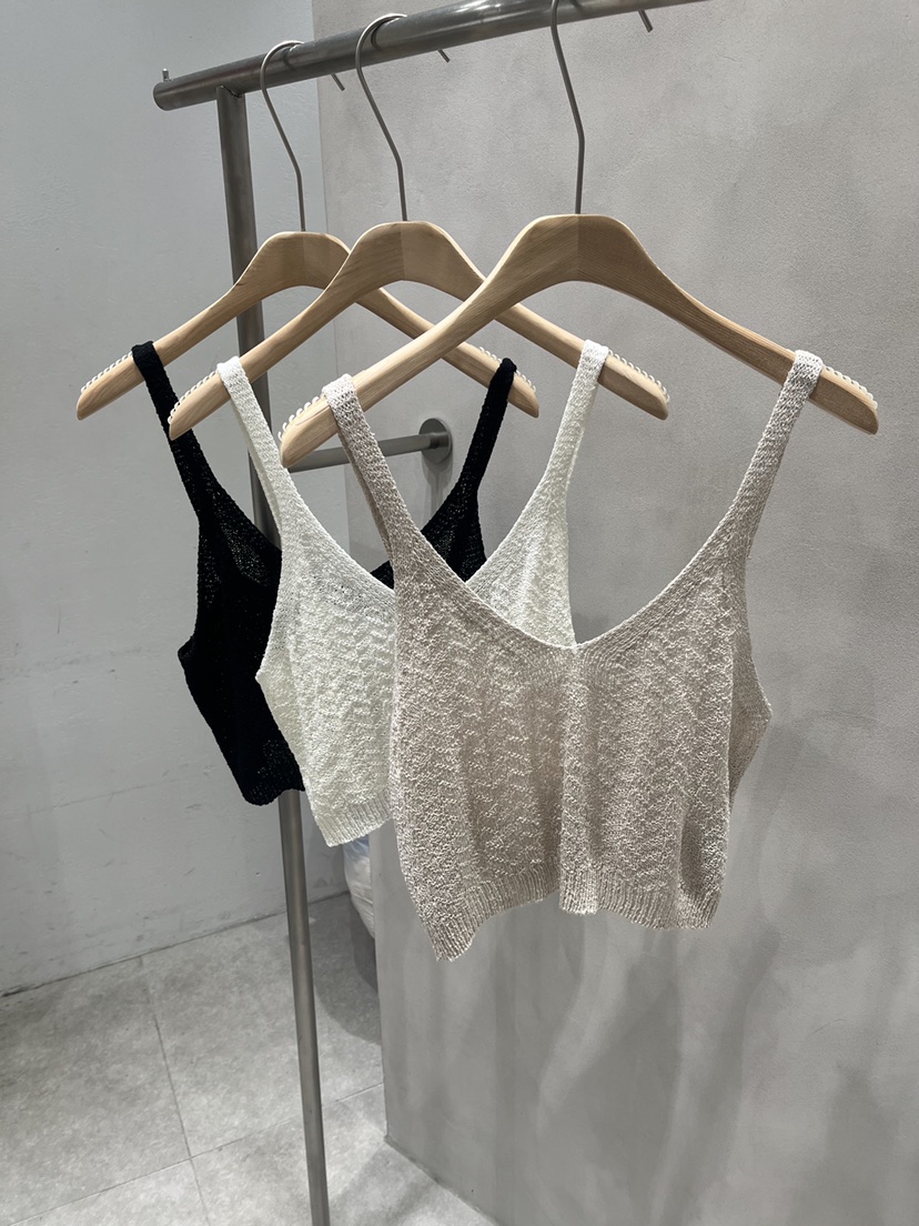 EVERCOMMERCE METICULOUSLY DESIGNED韓國東大門直郵女裝新品人氣吊帶背心奶油色EVERCOMMERCE METICULOUSLY DESIGNED吊帶/背心