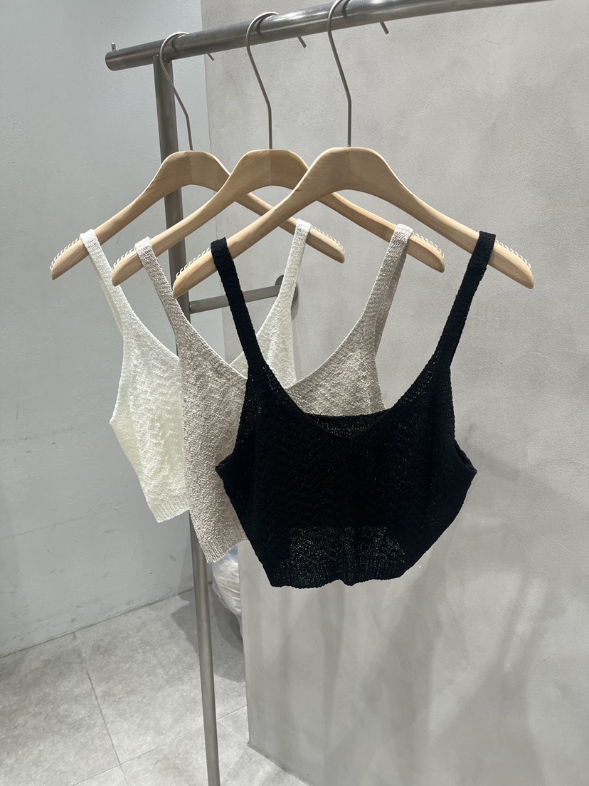 EVERCOMMERCE METICULOUSLY DESIGNED韓國東大門直郵女裝新品人氣吊帶背心奶油色EVERCOMMERCE METICULOUSLY DESIGNED吊帶/背心