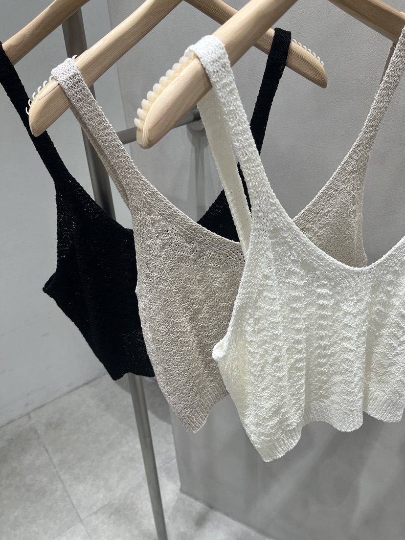 EVERCOMMERCE METICULOUSLY DESIGNED韓國東大門直郵女裝新品人氣吊帶背心奶油色EVERCOMMERCE METICULOUSLY DESIGNED吊帶/背心