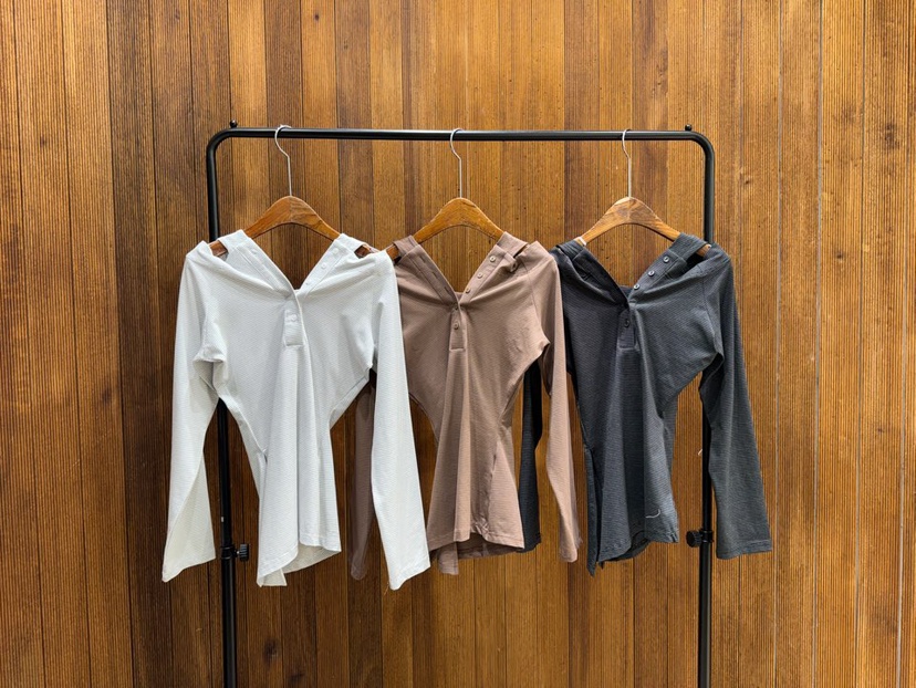 2TWO MOON韓國直郵實拍女裝新品職業推薦長袖T恤露肩連帽2TWO MOON長袖T恤