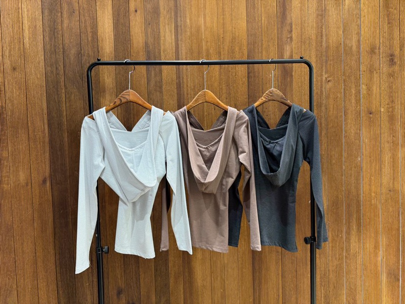 2TWO MOON韓國直郵實拍女裝新品職業推薦長袖T恤露肩連帽2TWO MOON長袖T恤