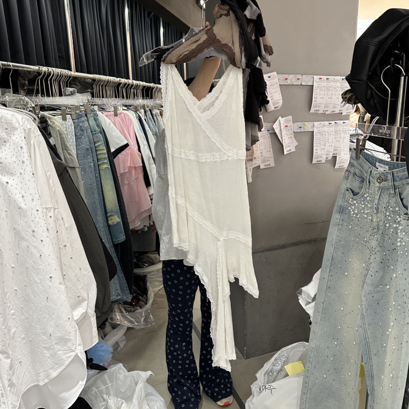 MOMAZU韓國代購女士新品推薦休閑職業吊帶背心不對稱蕾絲MOMAZU吊帶/背心