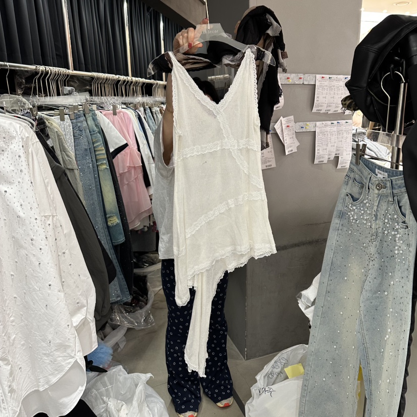 MOMAZU韓國代購女士新品推薦休閑職業吊帶背心不對稱蕾絲MOMAZU吊帶/背心圖色1