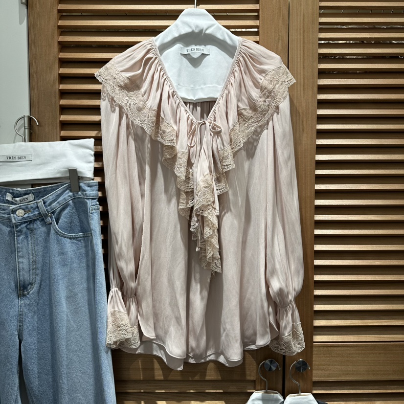 TRES BIEN韓國東大門直郵女裝新品人氣襯衫蕾絲衫荷葉邊絲質TRES BIEN襯衫/蕾絲衫圖色2