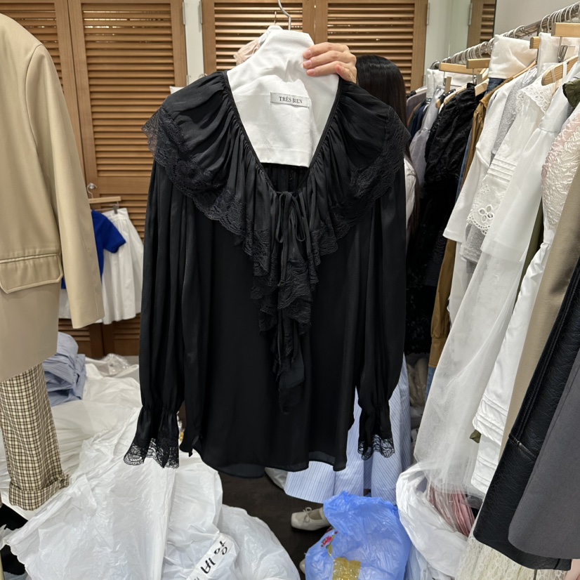 TRES BIEN韓國東大門直郵女裝新品人氣襯衫蕾絲衫荷葉邊絲質TRES BIEN襯衫/蕾絲衫圖色3