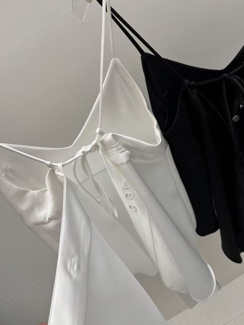 AMOOD東大門實拍女裝新款熱賣26春夏真品推薦吊帶背心緞面AMOOD吊帶/背心