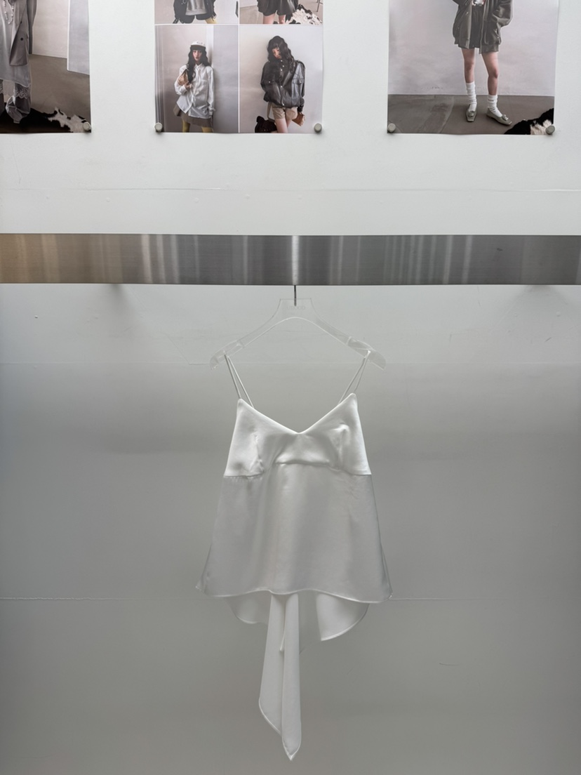 AMOOD東大門實拍女裝新款熱賣26春夏真品推薦吊帶背心緞面AMOOD吊帶/背心圖色1