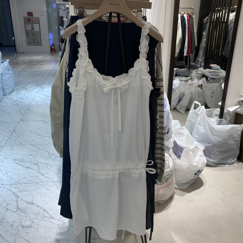 RAWROW韓國代購女士新款推薦時尚熱賣職業休閑連衣裙荷葉邊RAWROW連衣裙圖色1