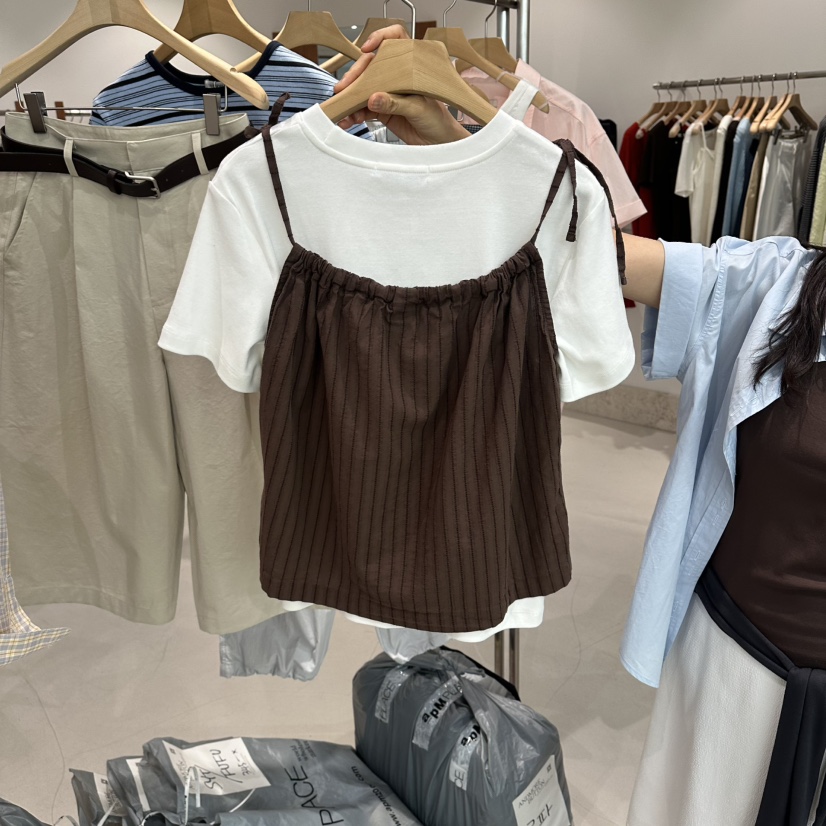 ANDMORE BUTTON韓國直郵實拍女裝新品休閑吊帶背心不含內搭褶皺ANDMORE BUTTON吊帶/背心