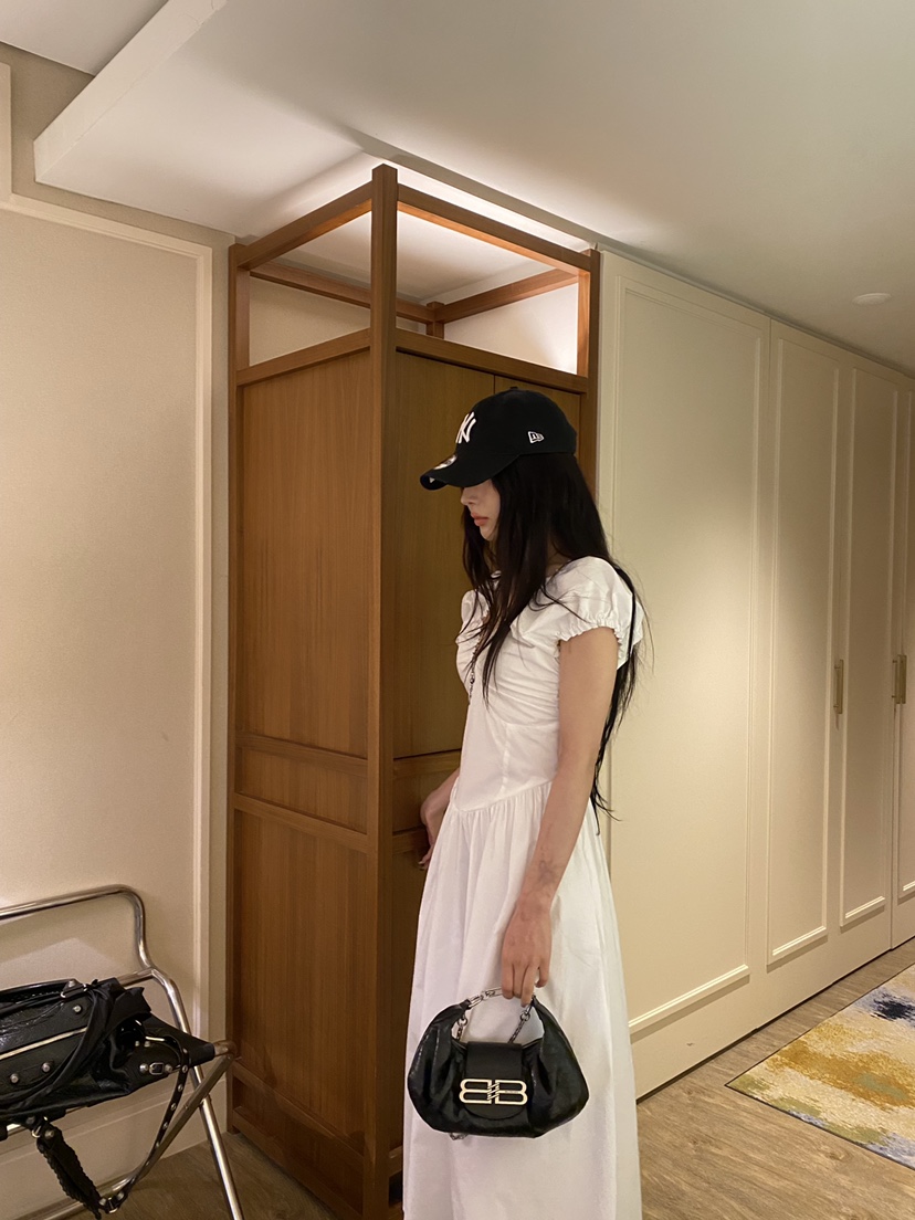 FOUREIGHT韓國東大門代購女裝新款26春夏推薦人氣時尚連衣裙FOUR EIGHT連衣裙