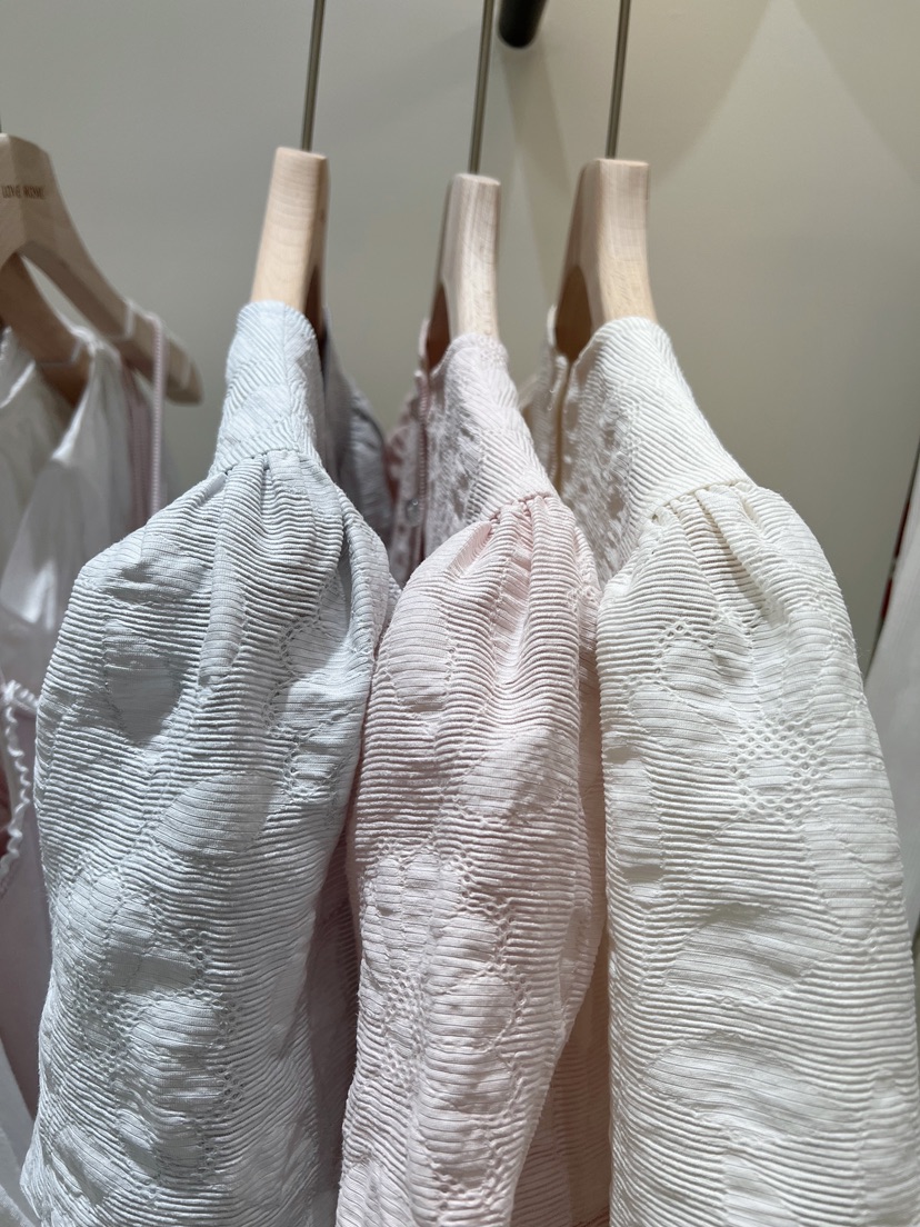 LOVE ROSIE韓國東大門直郵女裝新款熱賣襯衫蕾絲衫泡泡袖LOVE ROSIE襯衫/蕾絲衫