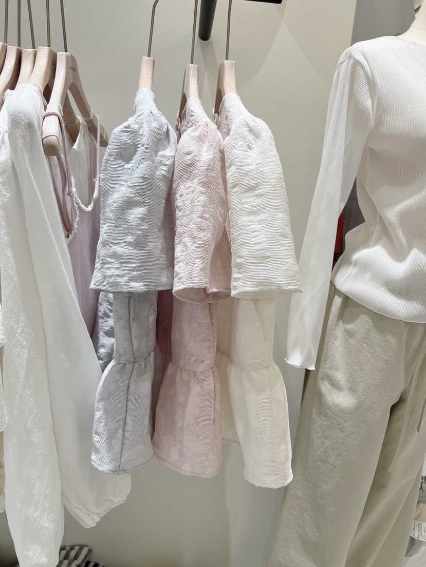 LOVE ROSIE韓國東大門直郵女裝新款熱賣襯衫蕾絲衫泡泡袖LOVE ROSIE襯衫/蕾絲衫