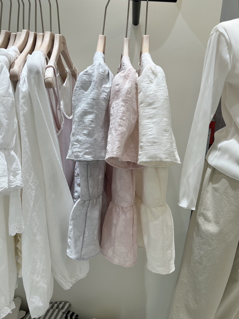 LOVE ROSIE韓國東大門直郵女裝新款熱賣襯衫蕾絲衫泡泡袖LOVE ROSIE襯衫/蕾絲衫