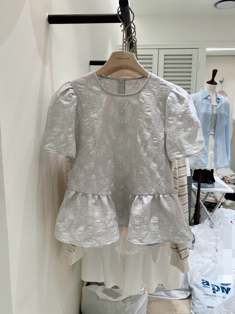 LOVE ROSIE韓國東大門直郵女裝新款熱賣襯衫蕾絲衫泡泡袖LOVE ROSIE襯衫/蕾絲衫圖色2