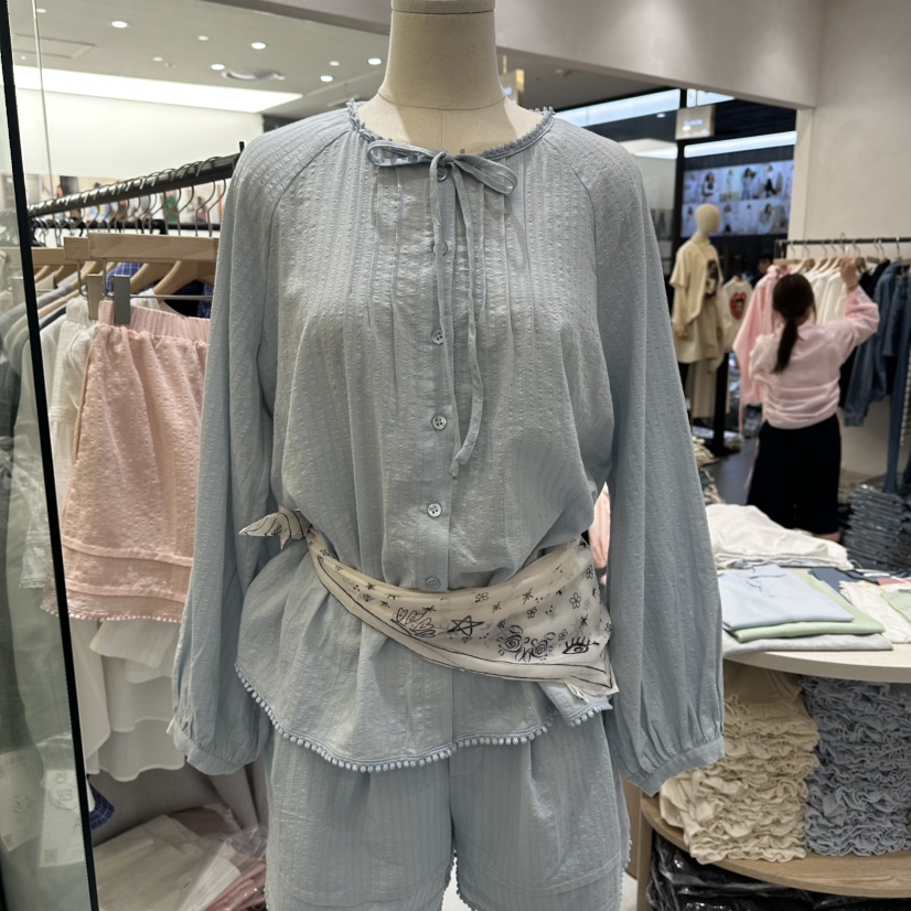 AURA韓國直郵實拍女士新款人氣推薦休閑襯衫蕾絲衫不含配飾Au ra襯衫/蕾絲衫圖色2