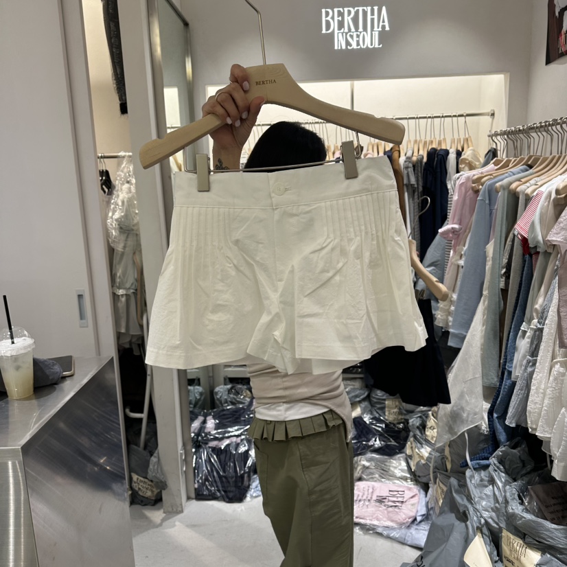 BERTHA韓國直郵女裝新款休閑熱賣26春夏職業推薦短褲褶裥BERTHA短褲圖色1