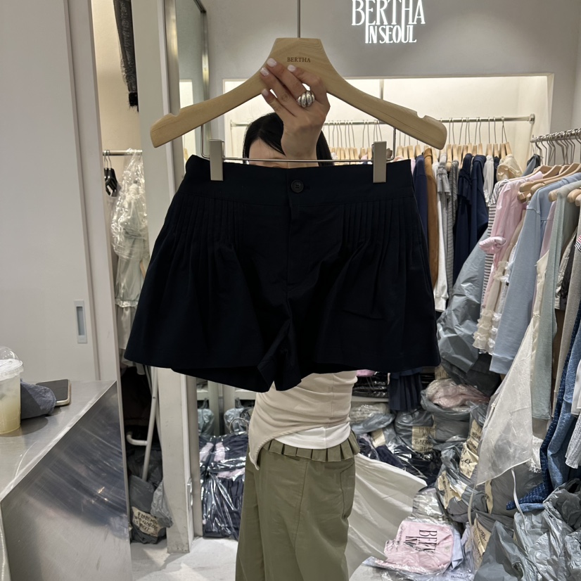 BERTHA韓國直郵女裝新款休閑熱賣26春夏職業推薦短褲褶裥BERTHA短褲圖色2