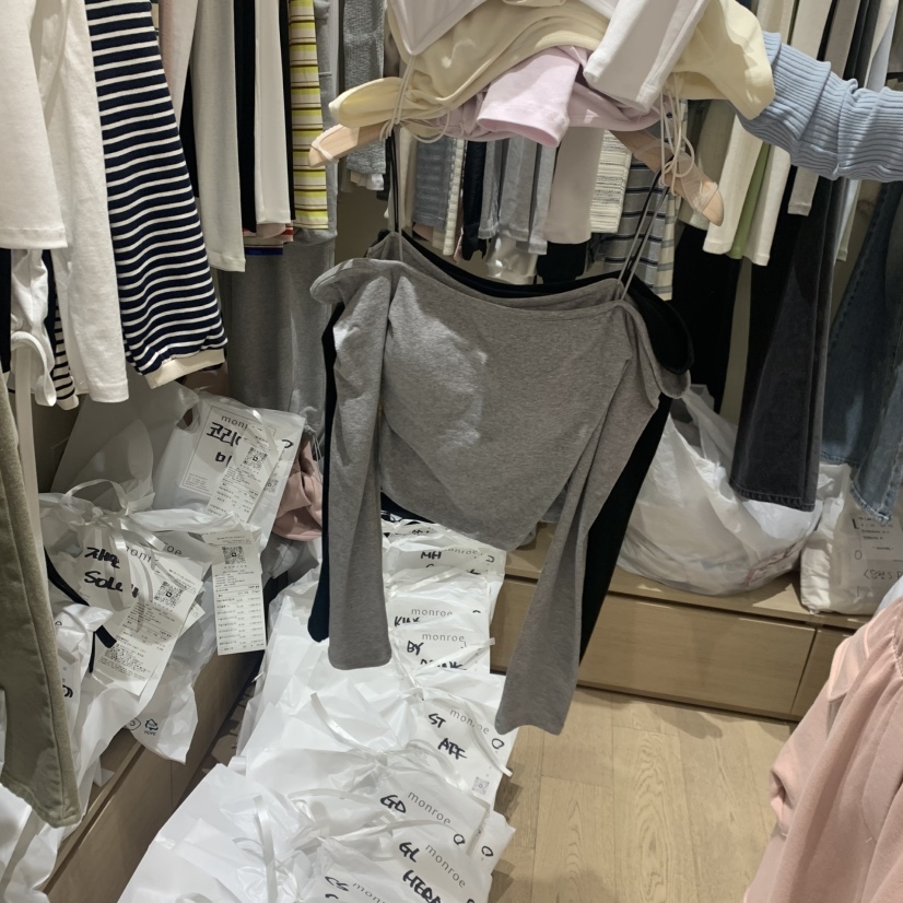 MEMOIRE韓國東大門代購女士新款職業26春夏人氣長袖T恤露肩MEMOIRE長袖T恤圖色3