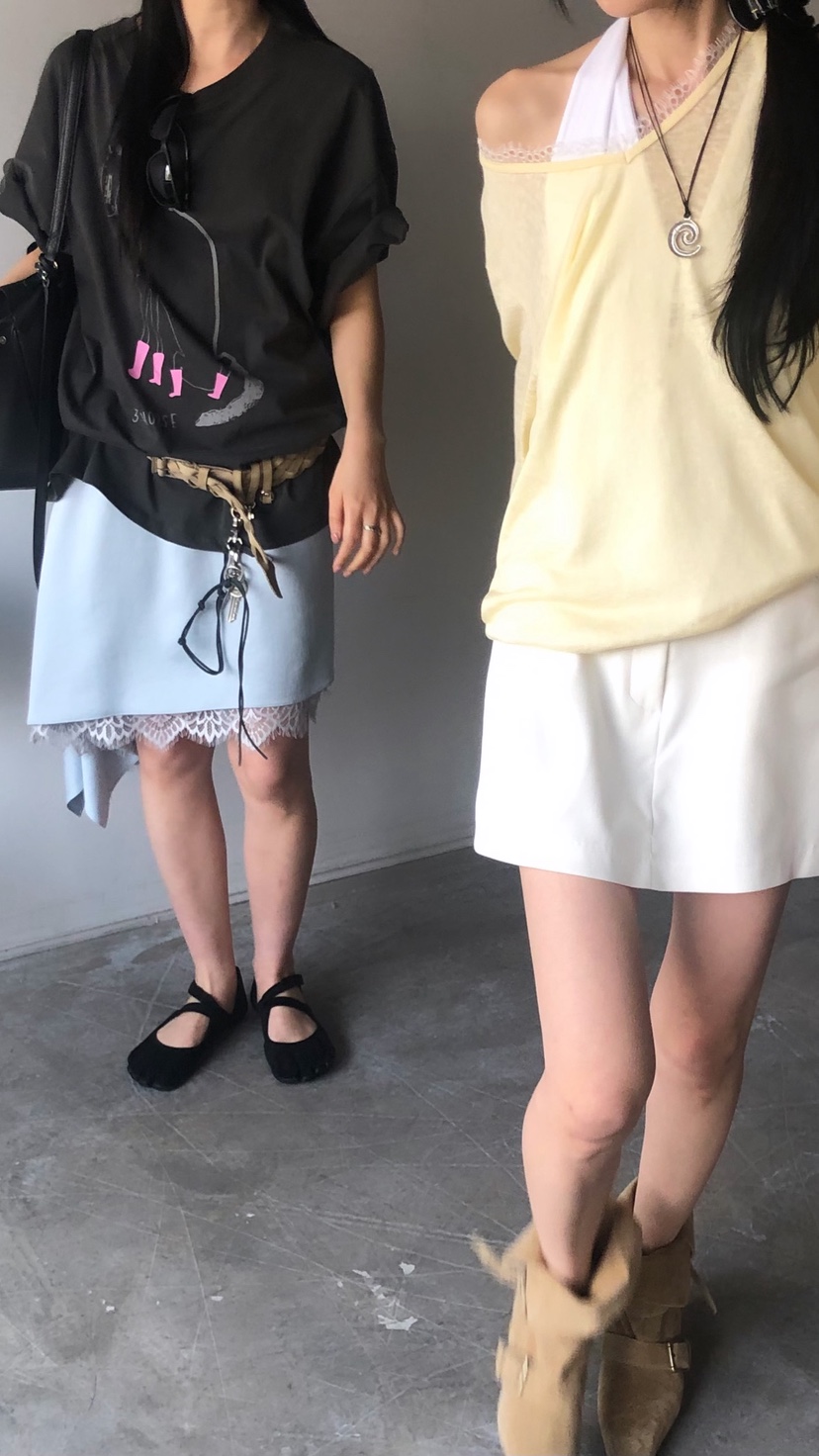 OVER RICH韓國東大門代購女士新款人氣26春夏長袖T恤V領蕾絲OVER RICH長袖T恤