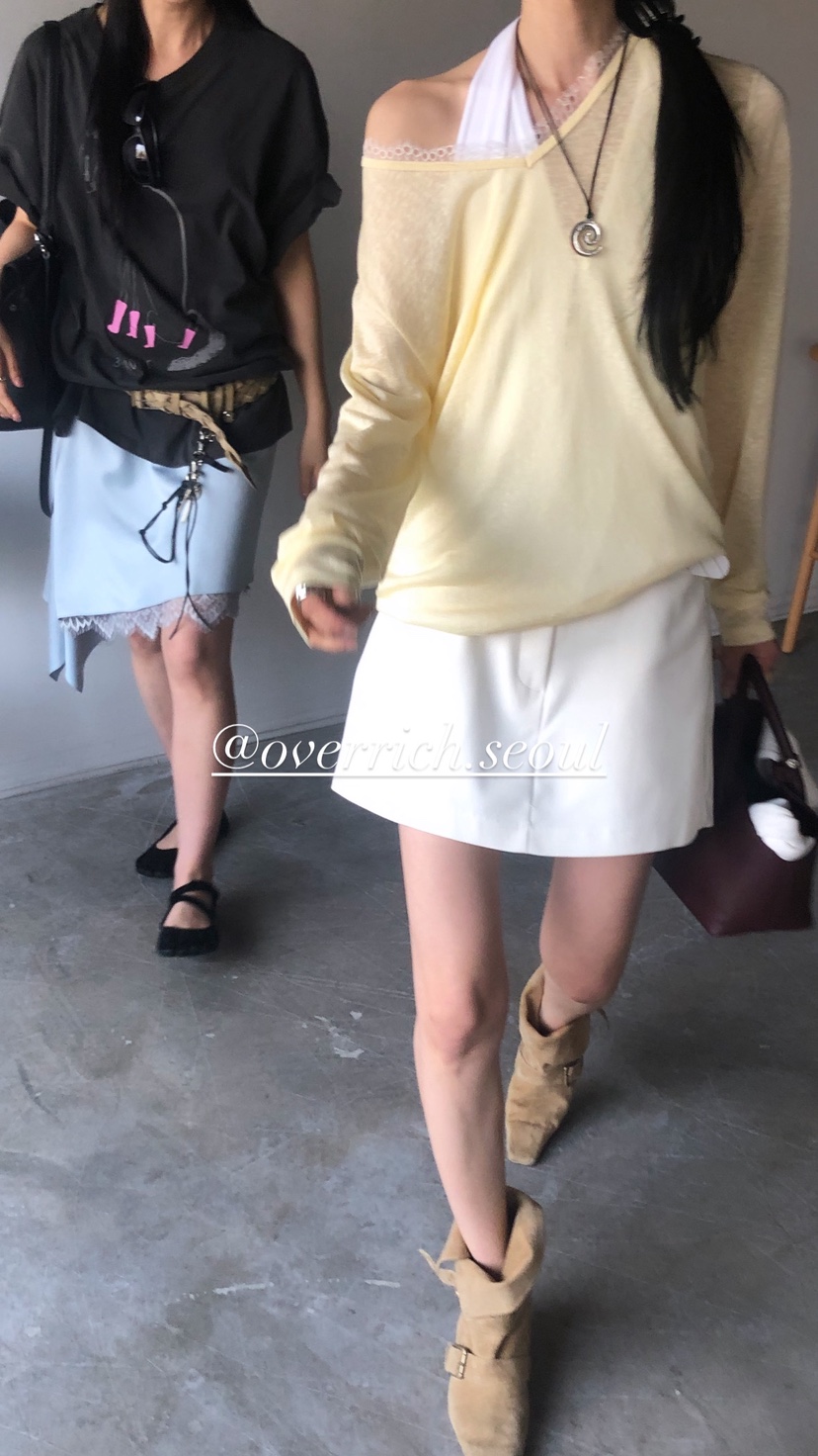 OVER RICH韓國東大門代購女士新款人氣26春夏長袖T恤V領蕾絲OVER RICH長袖T恤